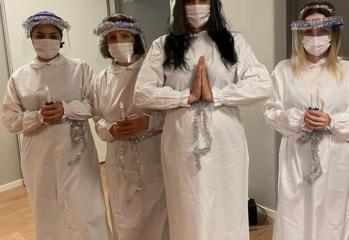 Lucia på äldreboende med skyddsutrustning.