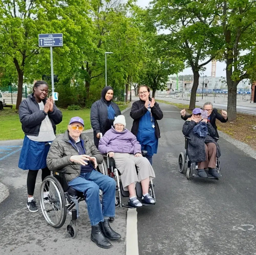 Boende på Vardaga Fridhemslund med en lugnare start på gatan med träd i bakgrunden.
Kontaktperson