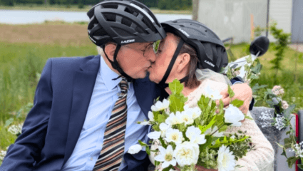 Kyss mellan Olav och Lilian